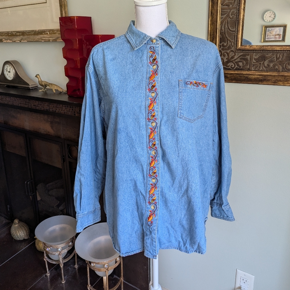 Vintage 90s Women's Large Fall Leaves Embroidery Detail Denim ButtonUp Short 189